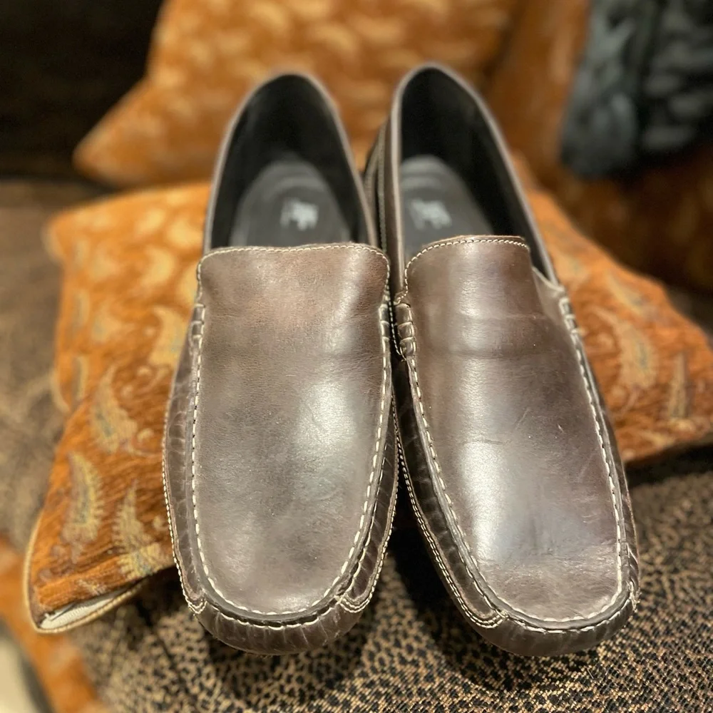Men’s slip-on driving loafer by J. Ferrar in  size 13